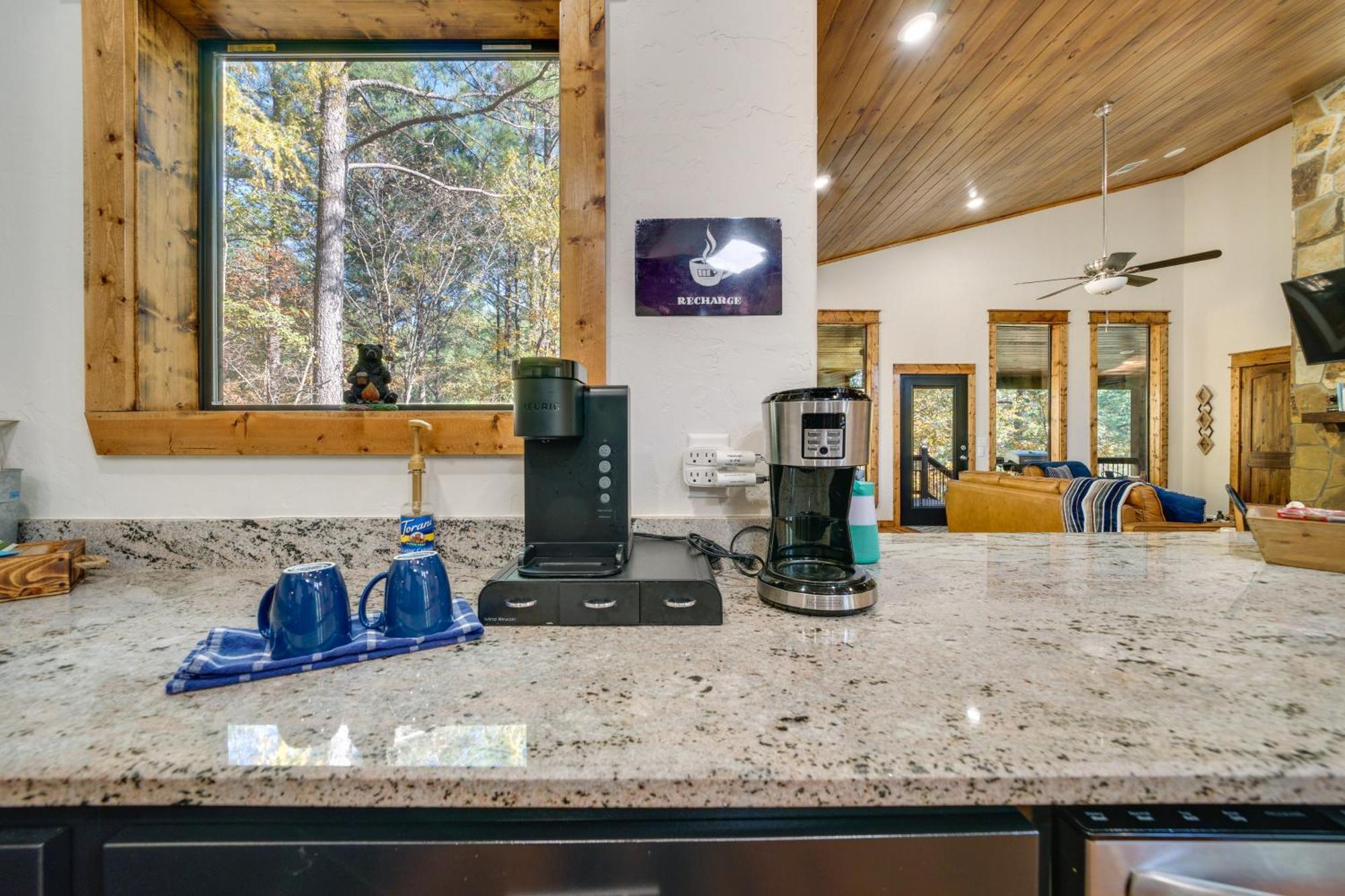 Broken Bow Family Cabin With Fireplace And Hot Tub! ภายนอก รูปภาพ